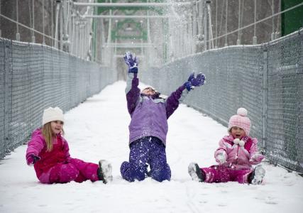女孩, 雪, 戏剧, 桥梁, 姐妹们, 儿童, 乐趣