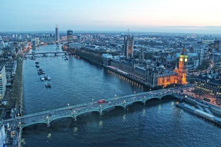 伦敦, 大笨钟, 联合王国议会的决定, 泰晤士河畔