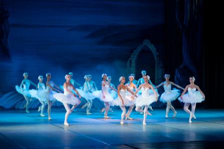 芭蕾舞团, 天鹅湖 》, 芭蕾舞女演员, 舞蹈, 天鹅, 优雅, 湖