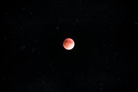 红色的月亮和星星