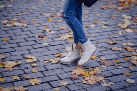 秋天的落叶, 砖, 水泥, 鹅卵石, 混凝土, 干枯的落叶, 行人路