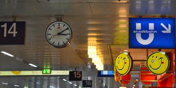 火车站, 照明, 时钟, 广告, 多彩, 杜塞尔多夫, 标志