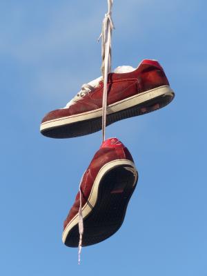鞋类, 挂, 鞋带, 鞋子, 天空, 运动鞋, 红色