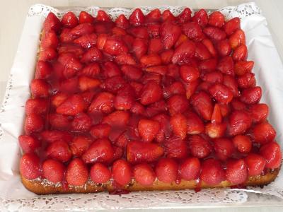 草莓馅饼, 草莓, 草莓蛋糕, 蛋糕, 糕点店, 切割的, 小菜一碟