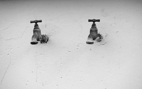 水龙头, 金属, 管, 管道, 墙上, 黑色和白色, 水