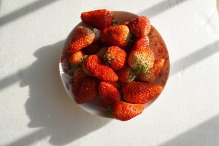 草莓, 光与影, 自然光线