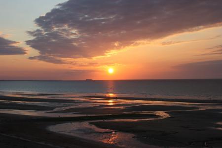 景观是, 诺曼底海滩, 日落