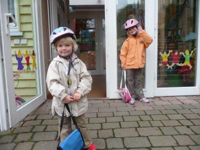 幼儿园, 儿童, 育儿袋, 自行车头盔, 快乐, 门, 儿童