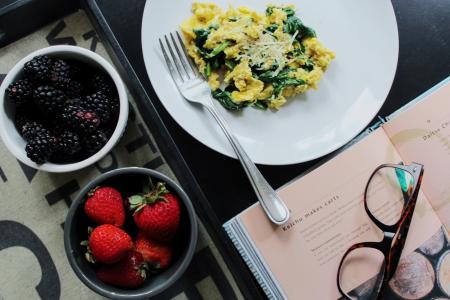 健康, 早餐, 鸡蛋, 草莓, 黑莓, 书, 眼镜