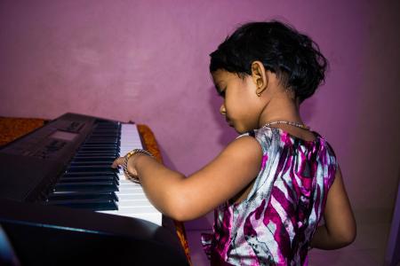 可爱的女孩弹钢琴, 小女孩, 钢琴, 儿童, 音乐, 孩子, 女孩
