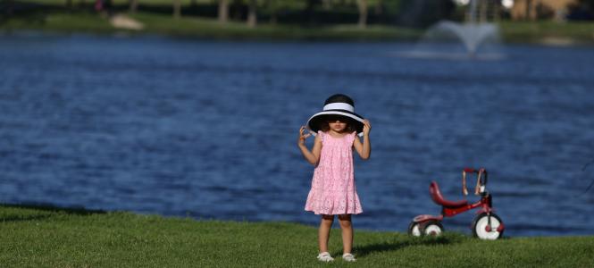小女孩, 帽子, 自行车, 穿衣服, 阳光, 公园, 镇湖