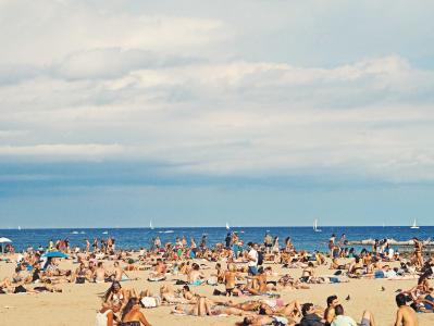 人群, 人, 坐, 海滩, 白天, 海, 巴塞罗那