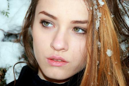 女孩, 绿色的眼睛, 金发女郎, 肖像, 雪, 美, 冬天