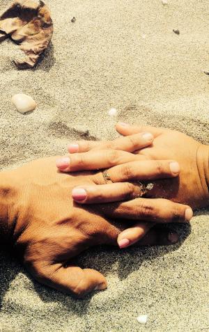 手牵着手, 订婚, 结婚戒指, 爱, 浪漫, 浪漫, 沙子