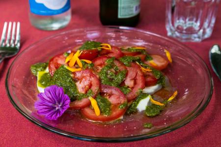 insalata 于凯普莱斯, 西红柿, 干酪, 香蒜酱, 生物, 素食主义者, 沙拉