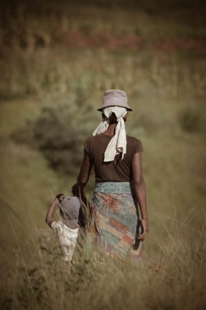 儿童和母亲, 儿子, 母亲, 儿童, 贫困, 马达加斯加, 从后面