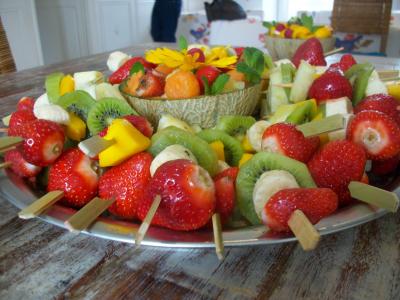 水果, 戳穿, 水果串, 草莓, 几维鸟, 甜点, 板