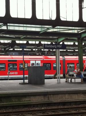火车站, 杜伊斯堡, 红色的火车, 火车, 旅行, 停止