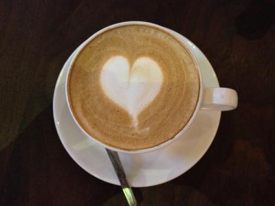卡布奇诺咖啡, barrista, 的心脏, 杯, 表, 咖啡厅, 棕色