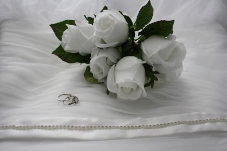 花束, 白玫瑰, 戒指, 订婚戒指, 婚宴乐队, 婚礼, 婚纱
