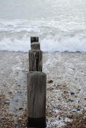 海滩, 鹅卵石, 海边, 海岸, 木头柱子, 波, 潮