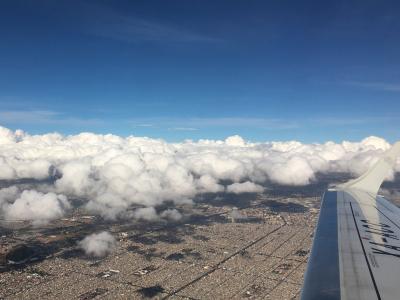 云彩在城市, 飞行, 翼, 天空, 城市, 飞机, 旅行