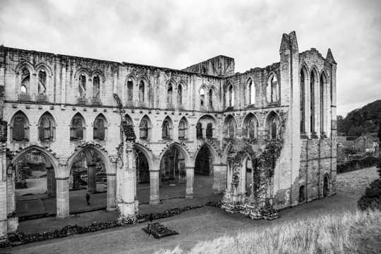 英国里沃兹修道院建筑景色图片