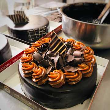 巧克力裱花生日蛋糕图片