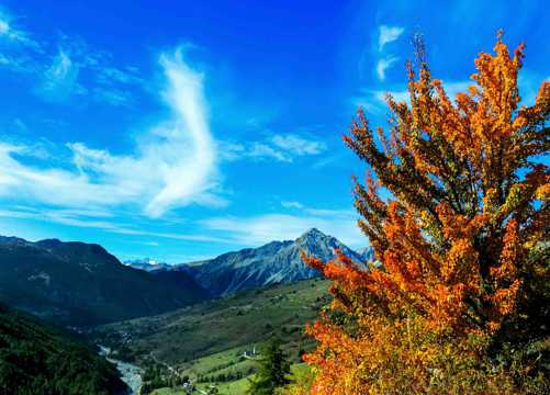 秋天阿尔卑斯山景致图片