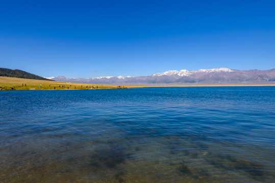 新疆漂亮的仙境赛里木湖光景图片