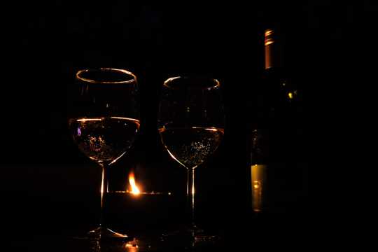 浪漫烛光红酒图片