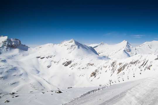 冬日雪山景物图片
