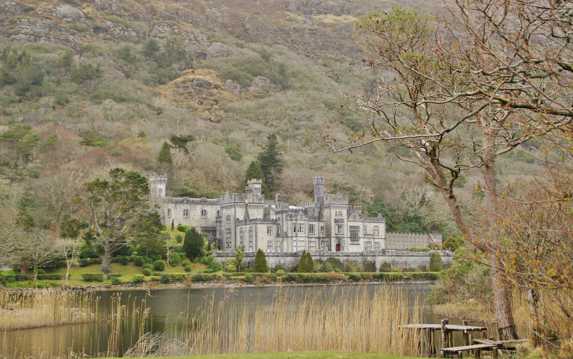 英国爱尔兰凯尔莫尔修道院建筑风光图片