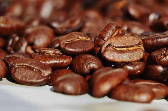 浓香的棕色咖啡豆图片