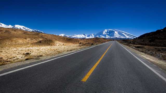 新疆慕士塔格峰景致图片