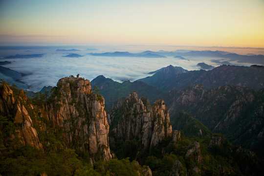魁梧的安徽黄山自然景致图片