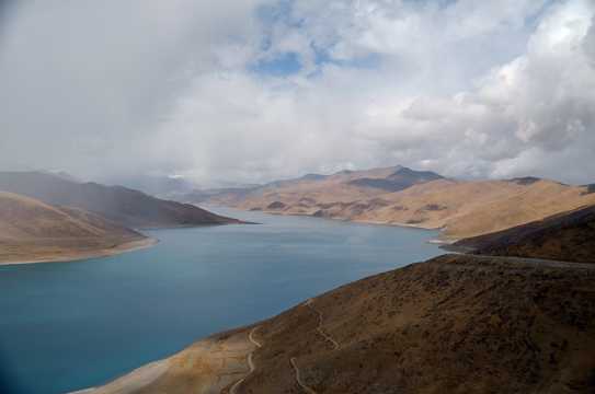 西藏羊湖景致图片